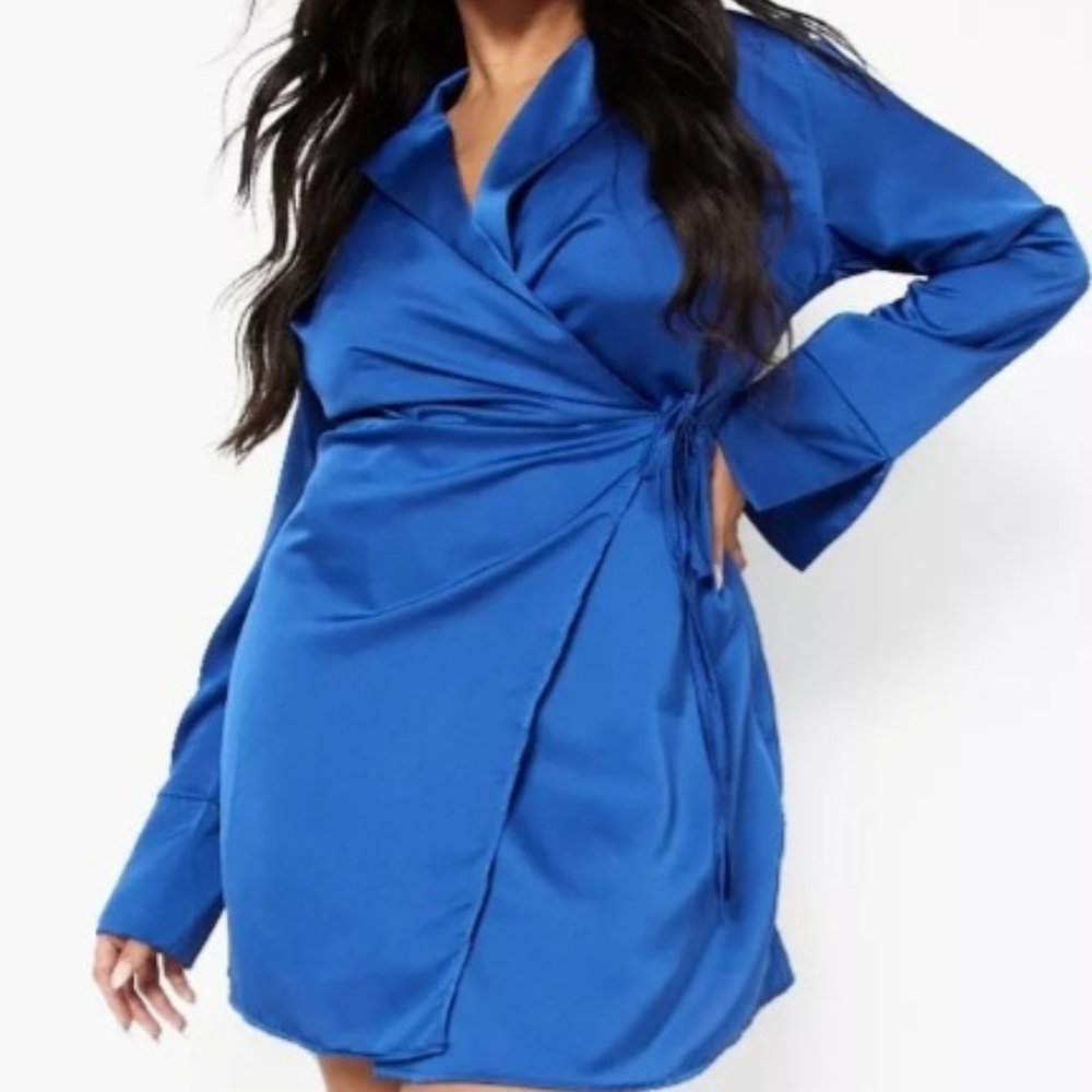 NWT Boohoo  Ladies Wrap Dress